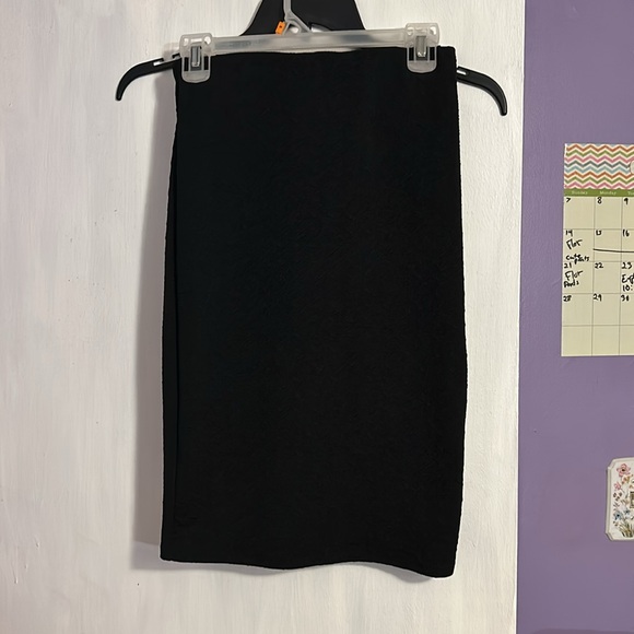 Black pencil skirt - Picture 2 of 2